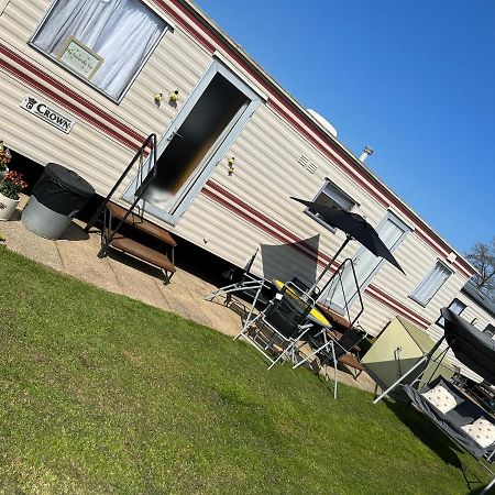 The Samanda Van Newport Caravan Park Hotell Hemsby Exteriör bild