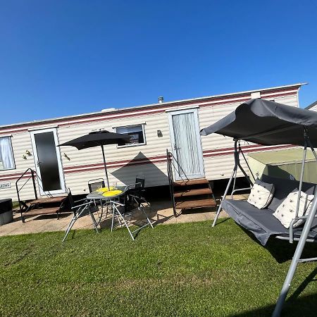 The Samanda Van Newport Caravan Park Hotell Hemsby Exteriör bild