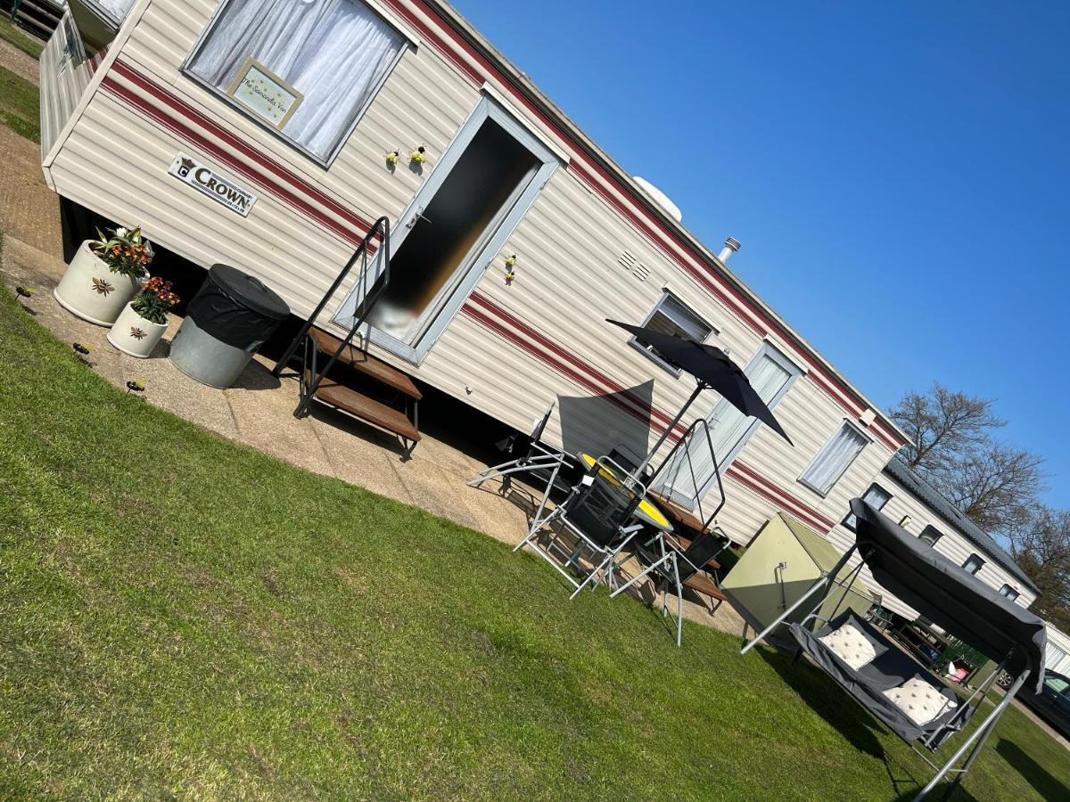The Samanda Van Newport Caravan Park Hotell Hemsby Exteriör bild