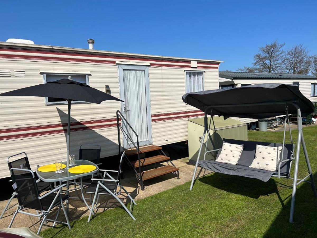 The Samanda Van Newport Caravan Park Hotell Hemsby Exteriör bild